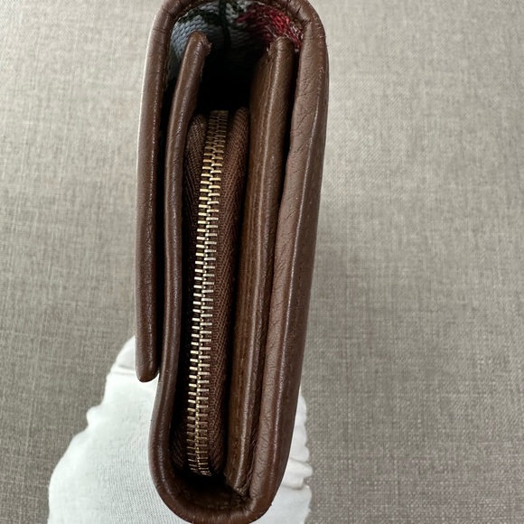 Beautiful Gucci wallet - Picture 4 of 16